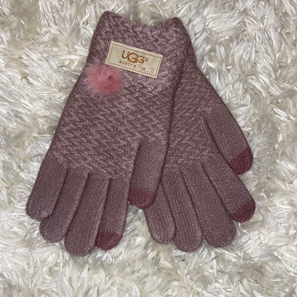 UGG lavender knit gloves